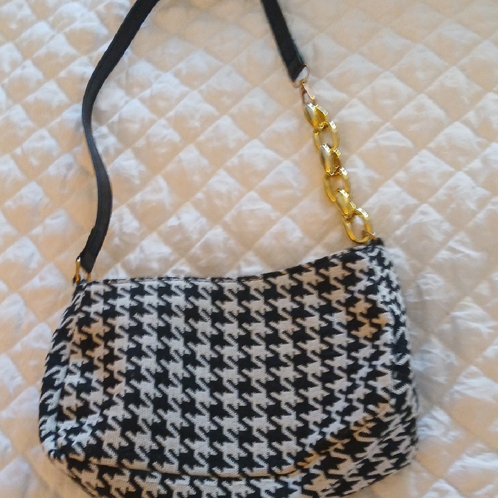 Stylish Black and White Houndstooth Bag